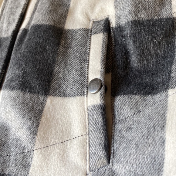 Grey Sherpa Vest, soft and fuzzy. Great condition - Picture 6 of 6